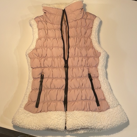 Calvin Klein Puffer Vest - Picture 3 of 9